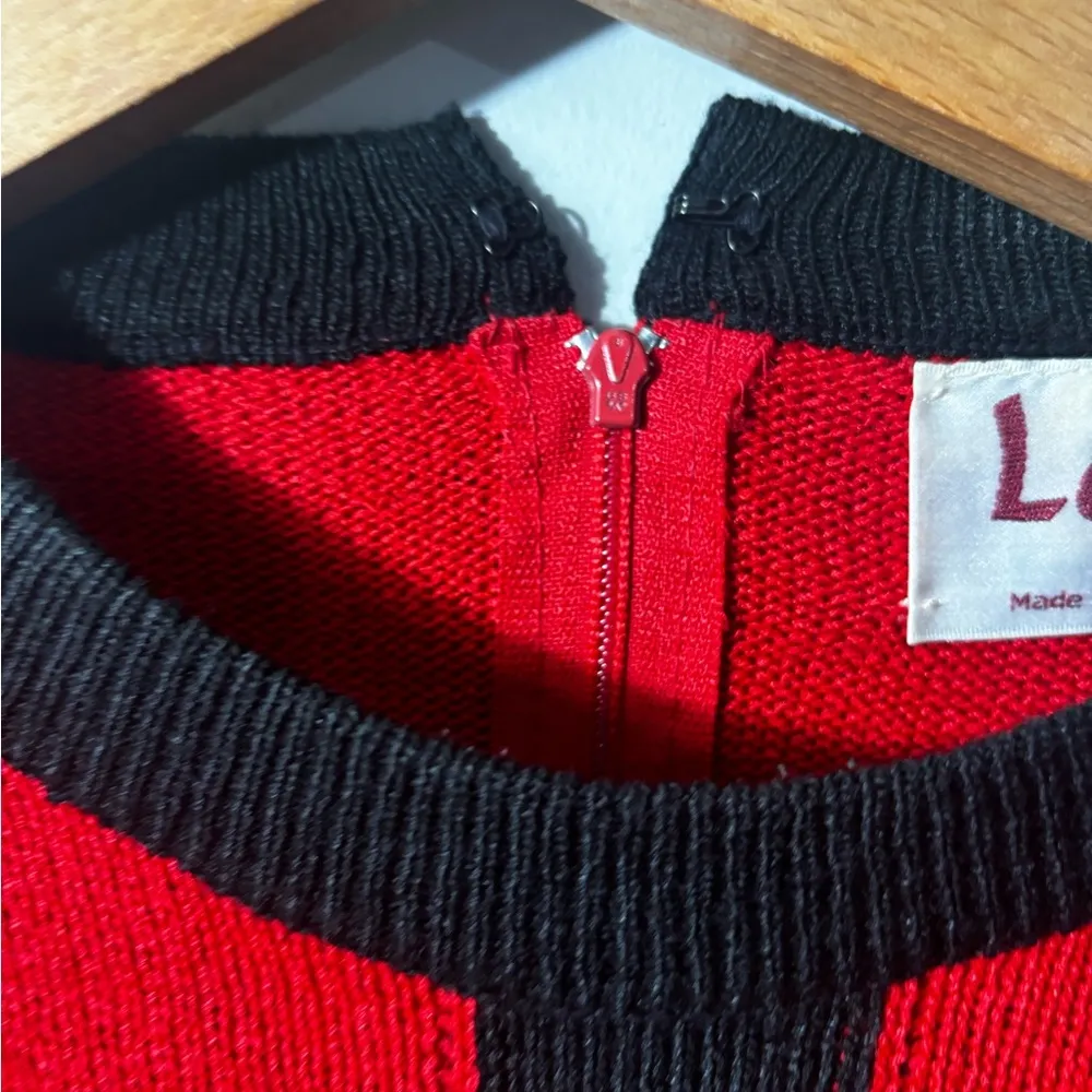 VTG Laura By Alyzia Red/Black knit sweater with gold buttons, shoulder pads. EUC Size L - Image 3