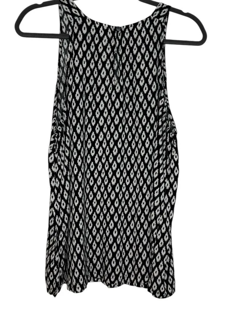 Old Navy Sleeveless High Neck Geometric Tank Top - Image 4