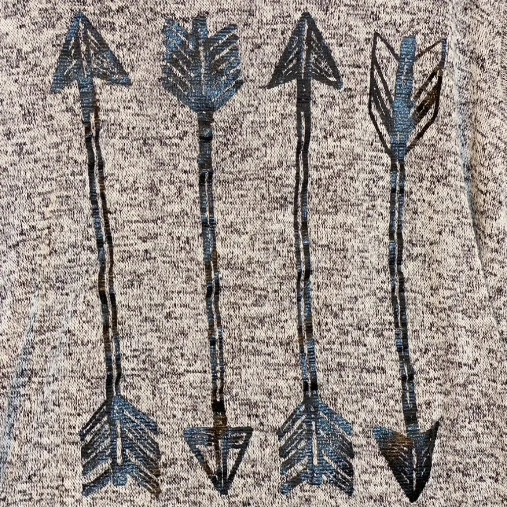 Free Kisses Gray Lightweight Hoodie Arrows Graphic Print Size Large - Image 4