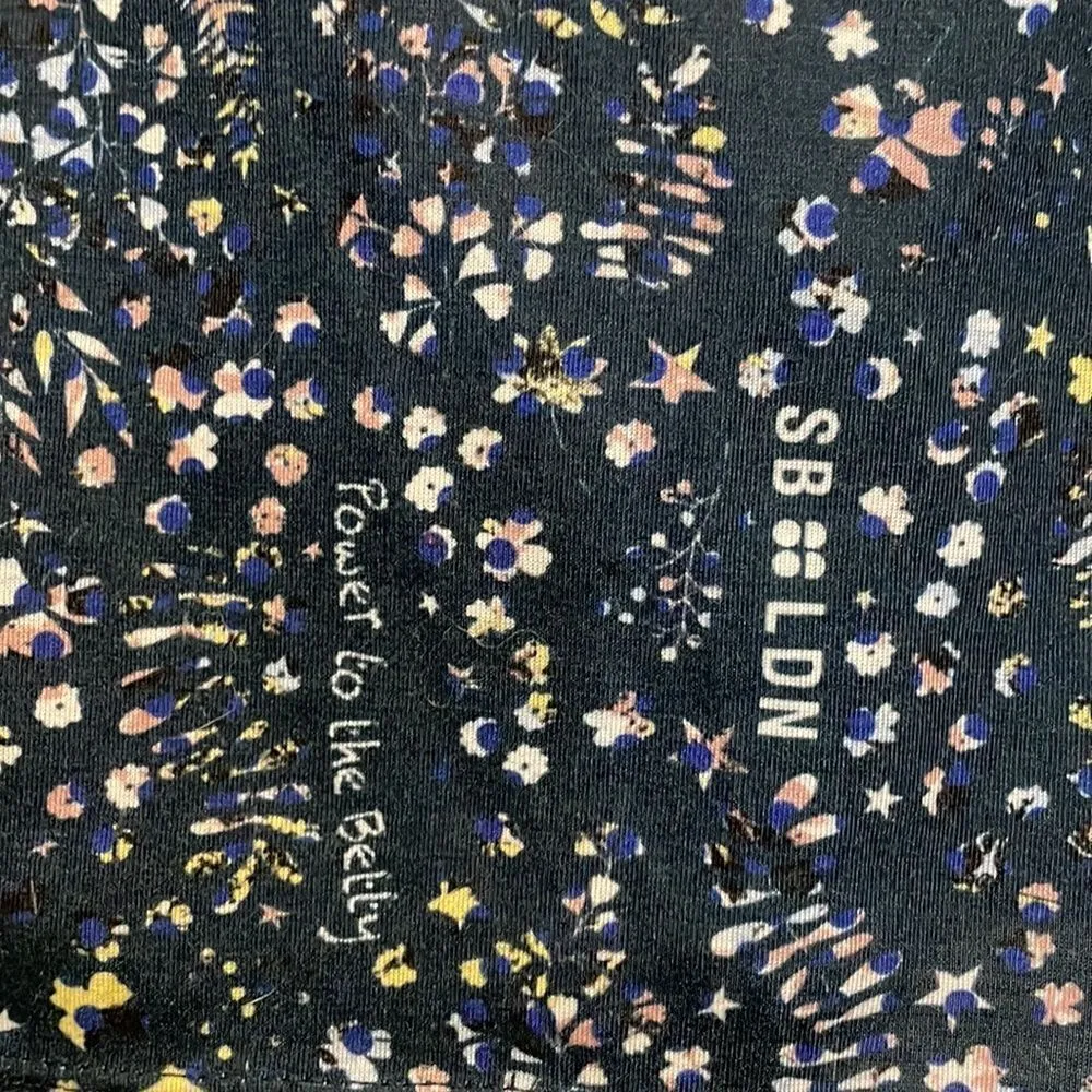 ✨Sweaty Betty London Navy Floral Cropped Muscle tank - Image 2