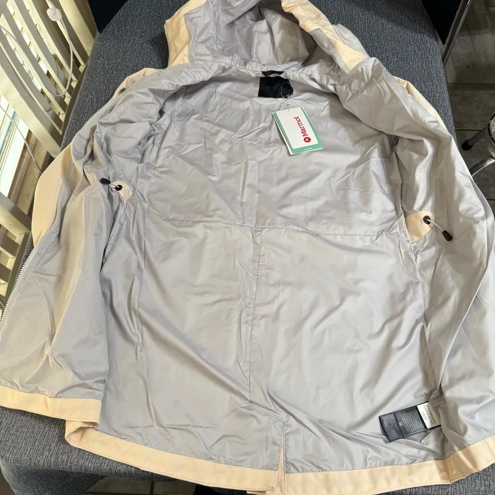 Marmot  Women’s Commuter Parka - Image 10