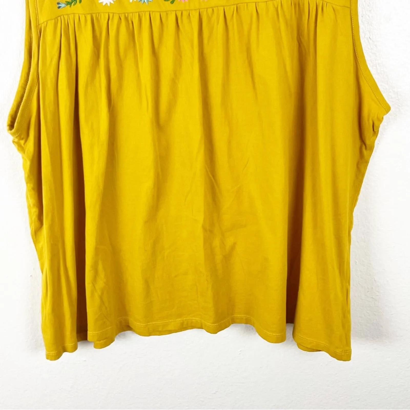 J. CREW Factory 100% Cotton Gold Sleeveless Embroidered Floral Tee, Size 3X - Image 7