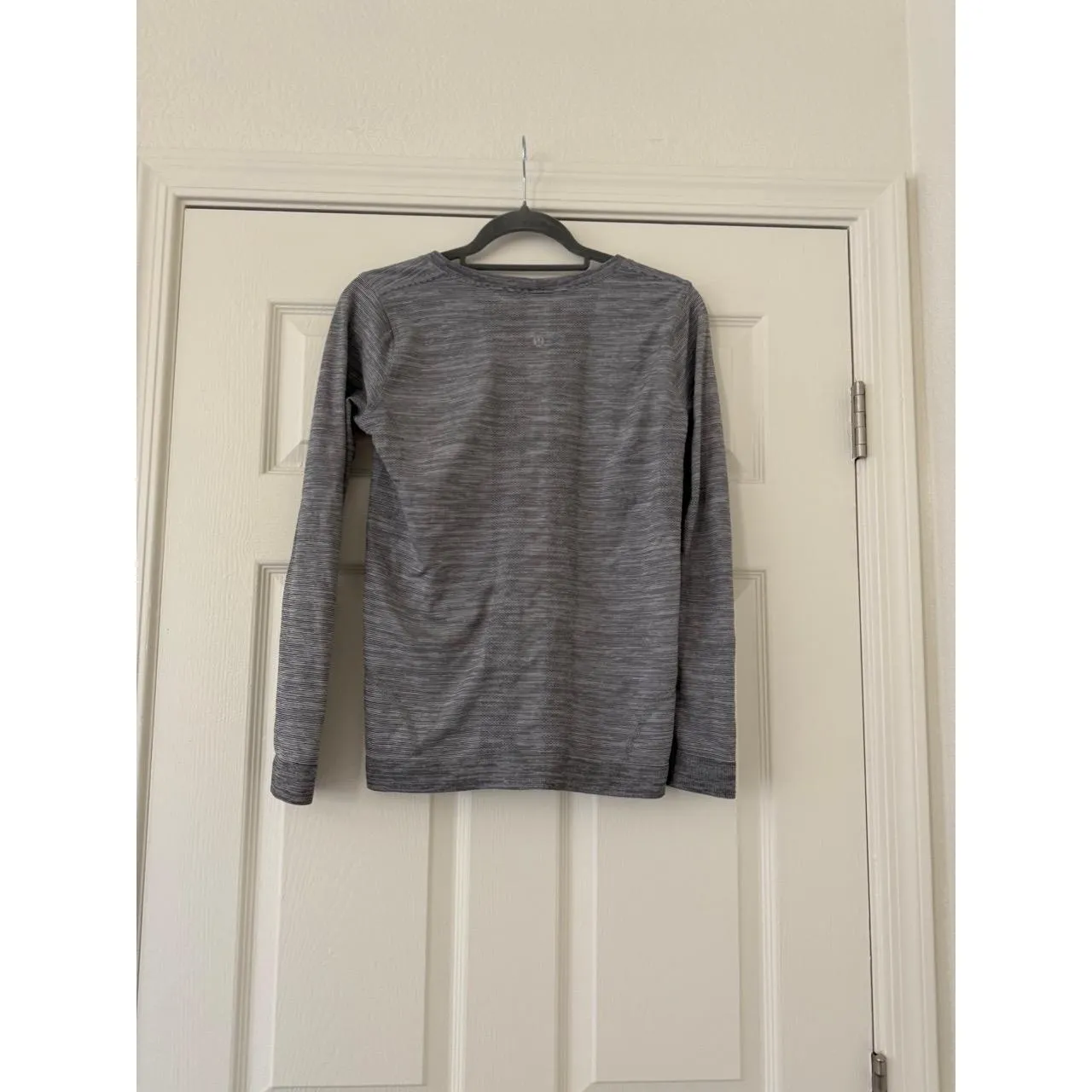 Lululemon Swiftly Tech Long Sleeve Shirt size 6 - Image 2