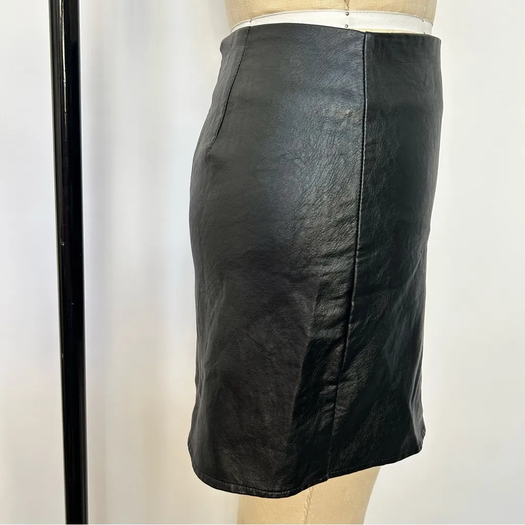 Storets Black faux leather mini skirt with pleated detail and zipper closure - Image 5