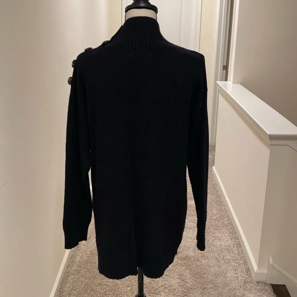 Anthropologie Margarita black turtleneck sweater Botton Shoulder Size Medium - Image 4