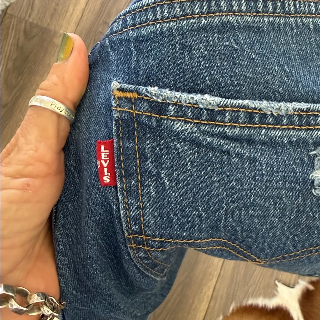 Levi’s 70’s High Flare Premium Jean In medium Wash Size 25 x 28 - Image 7