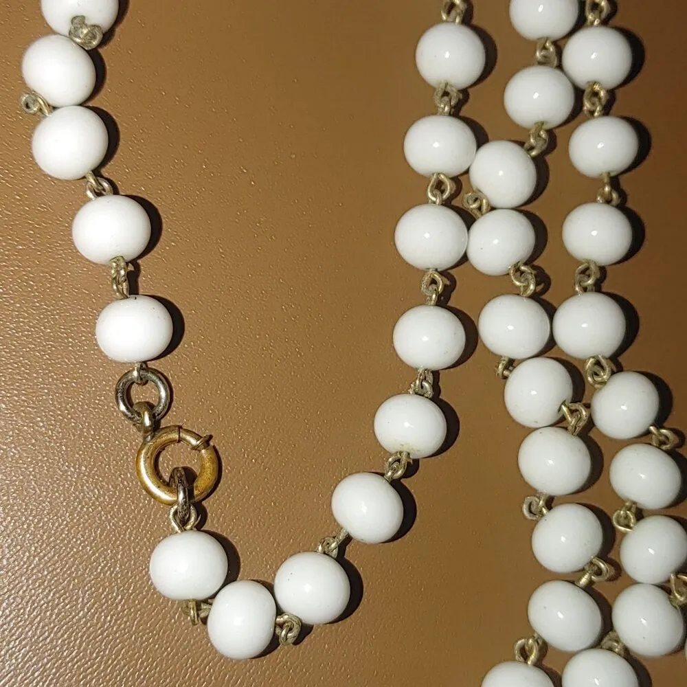 Vintage Long Milk Glass Beaded Necklace 29 inch Gold Tone Clasp White - Image 5