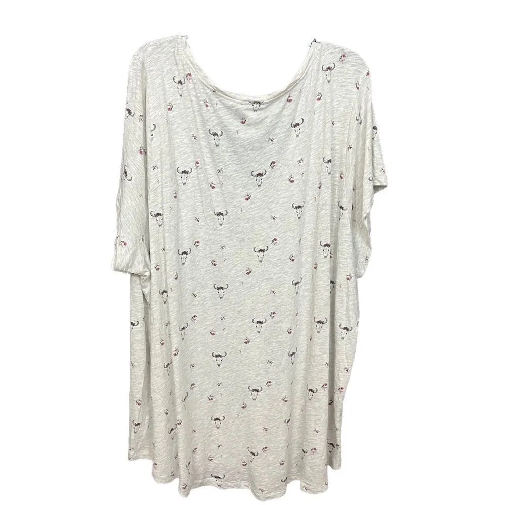 Torrid Lightweight Gray Cow Skull Floral Pocket Tee Plus Size 6 - Image 4