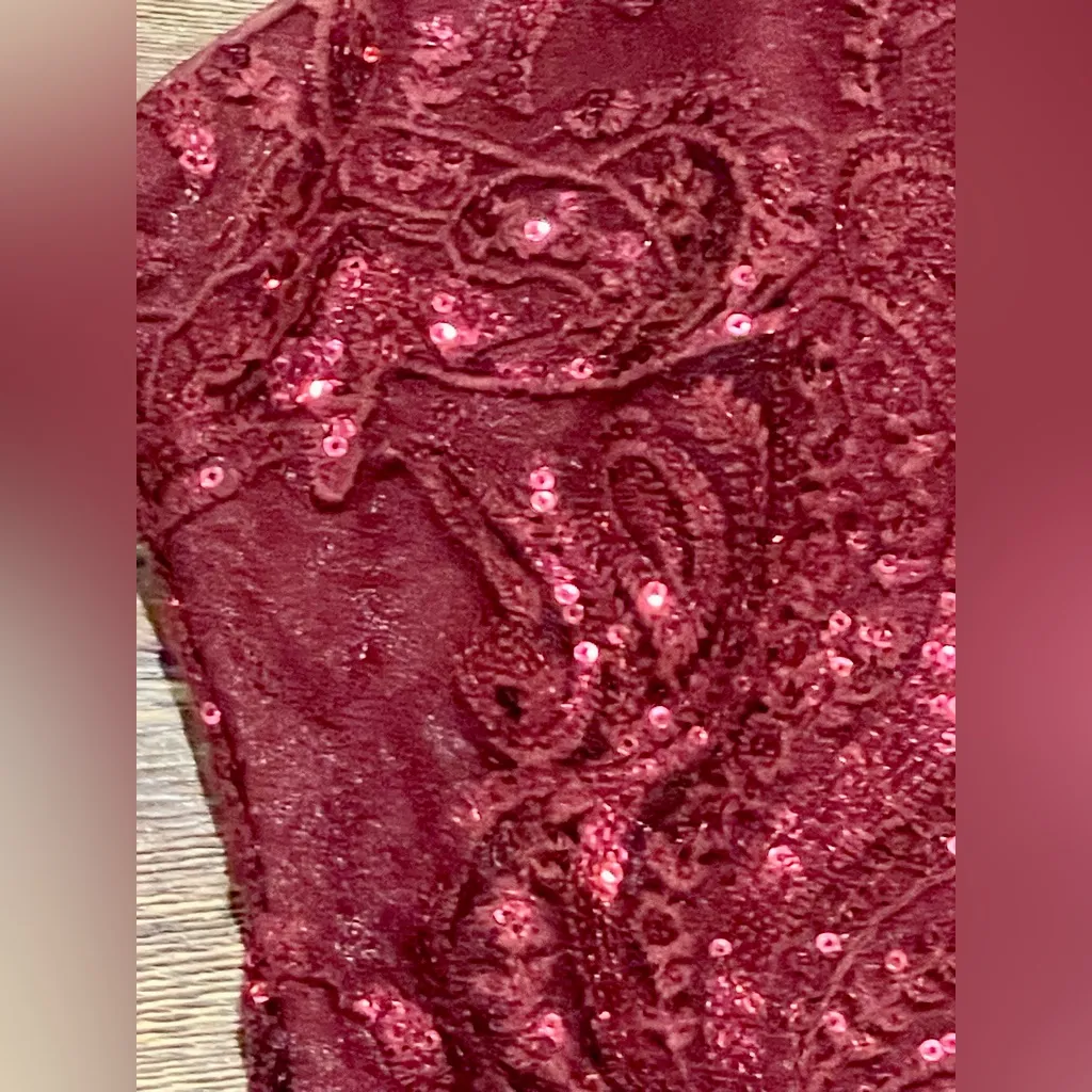 Sequin Hearts Burgundy Lace/Sequin Sleeveless Halter Midi -Length Dress - Sz 15 - Image 6