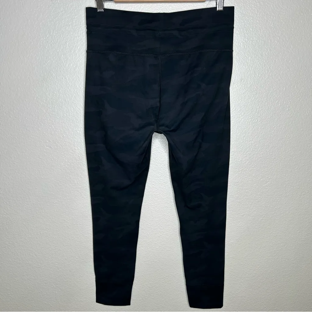 Vuori Daily Legging camo - Image 10