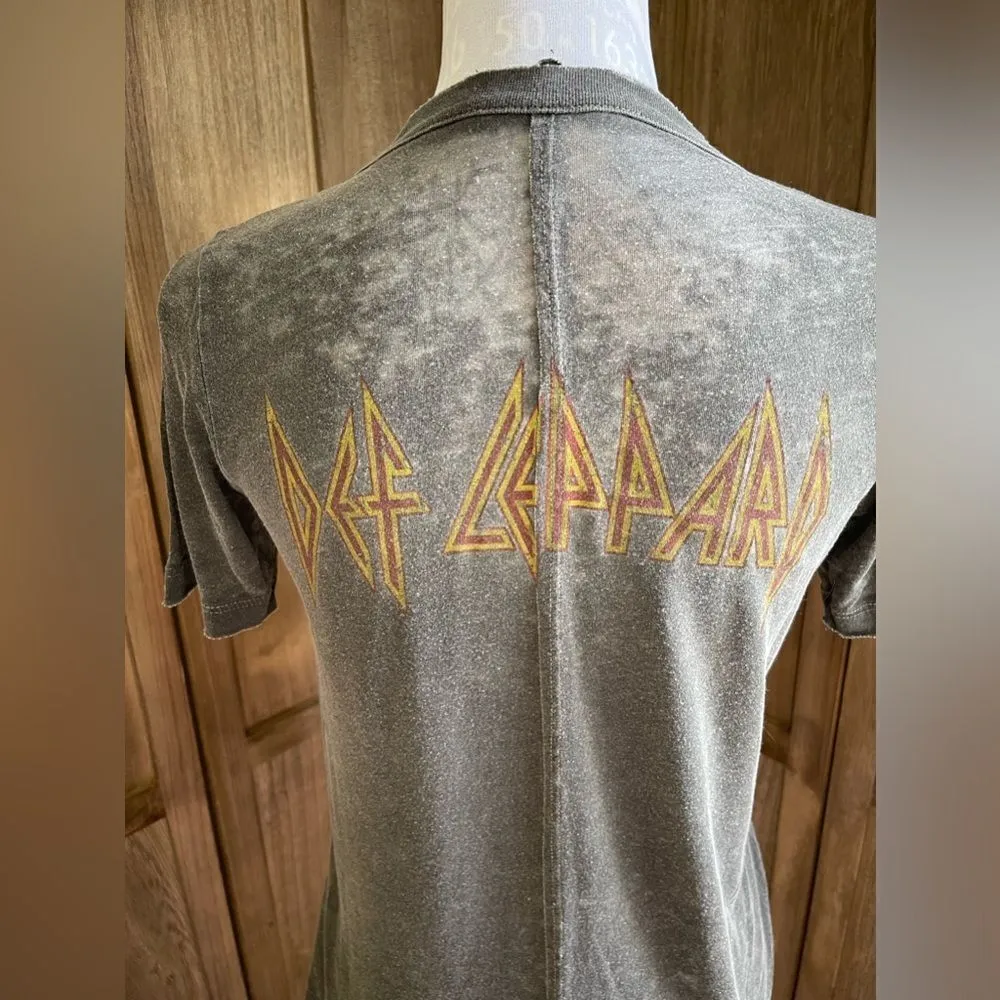 Women’s CHASOR very lightweight distressed Def Leppard t - Image 4