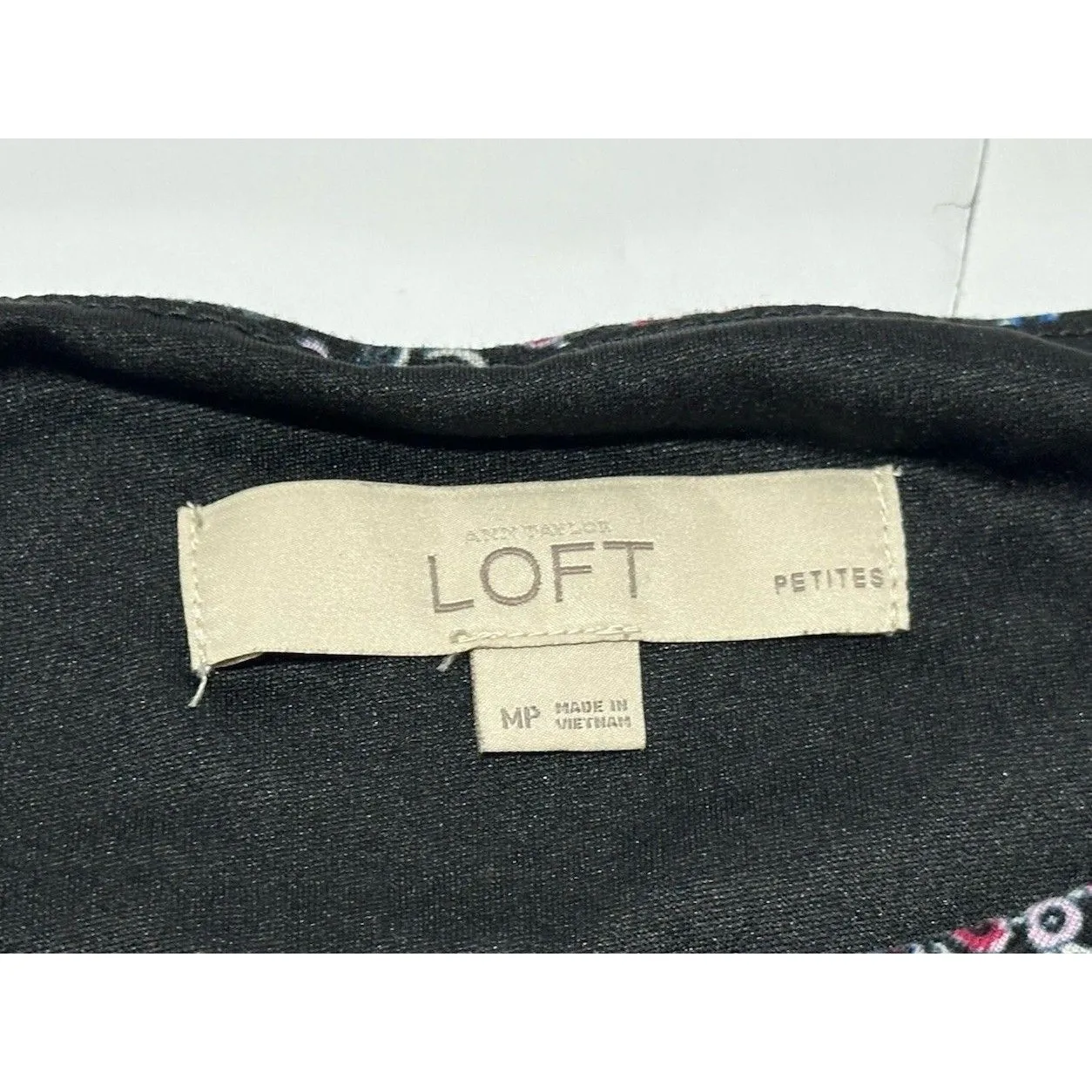 Ann Taylor LOFT Black and White Patterned Ruched Sleeveless Dress Size MP - Image 4