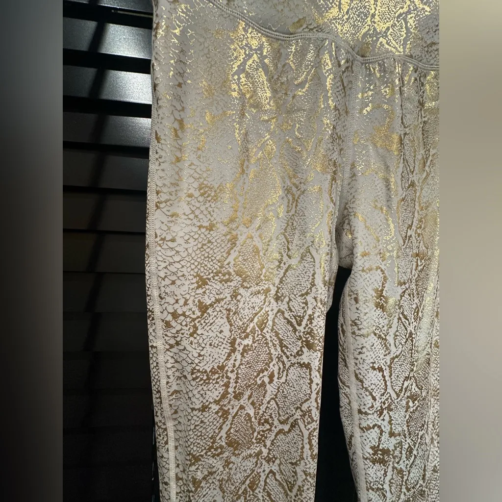 NWOT Mono B Gold and Cream Snake Print Leggings Size L - Image 3