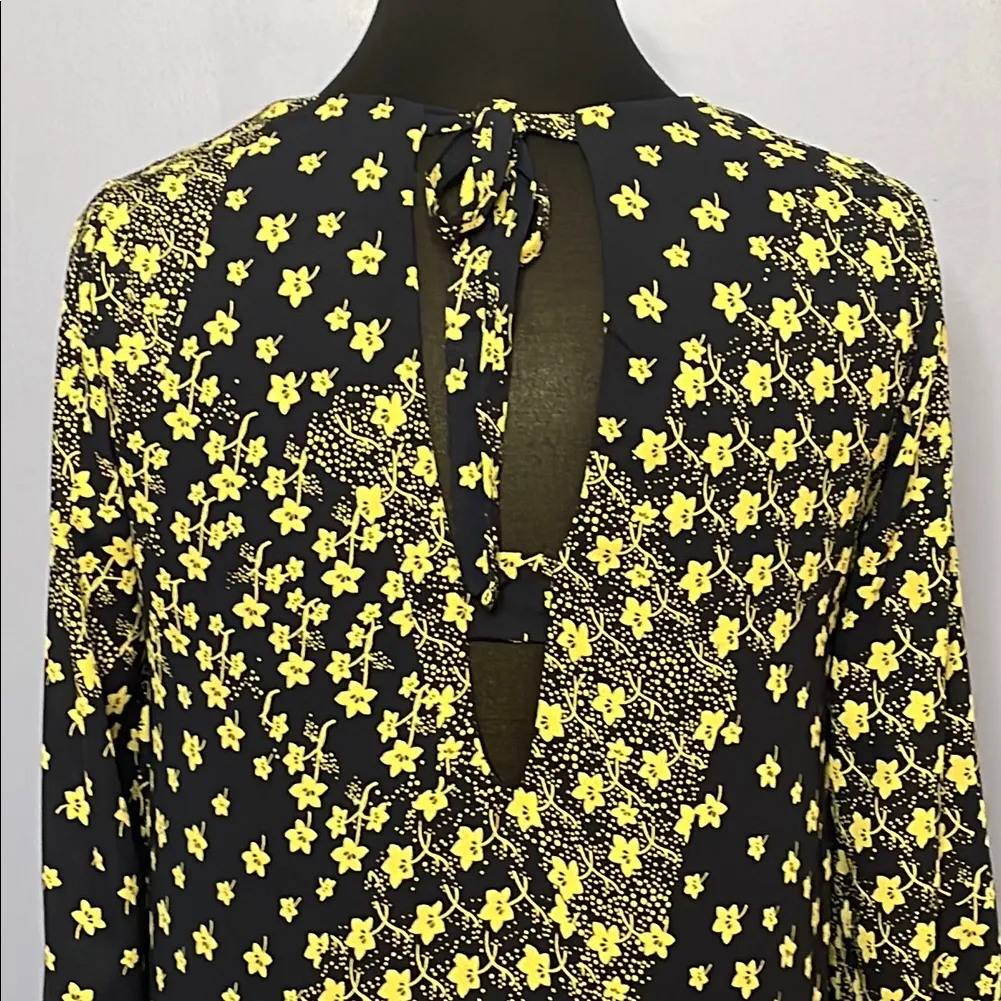 Le Lis Yellow and Blue Knee-Length Dress with Long Bell Sleeves Size Small - Image 6