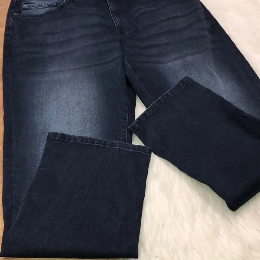 Tahari plus size waist 42 dark wash blue jeans - Image 4