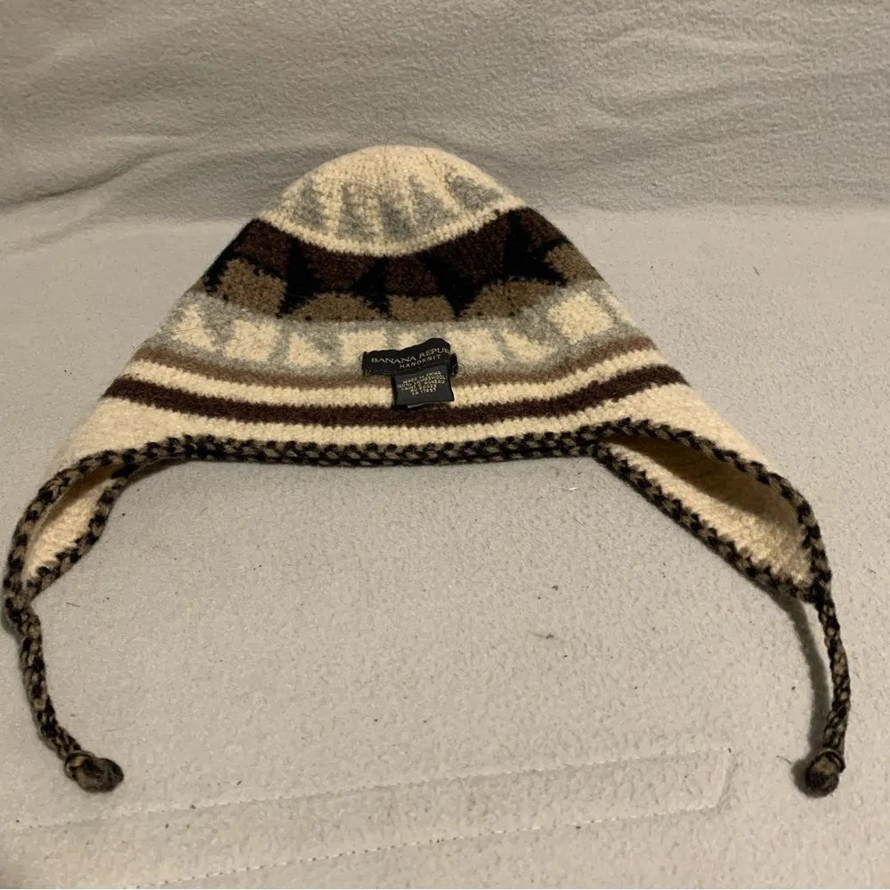 Banana Republic 100% LambsWool Hand knit Earflap Beanie Hat - Image 9