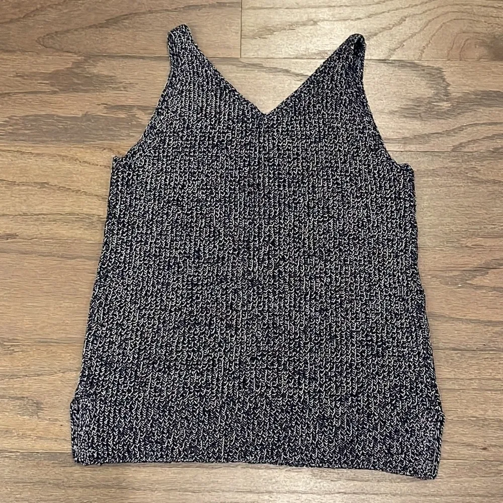 NWT LOFT V-neck Sweater Tank - Size XS - Image 2