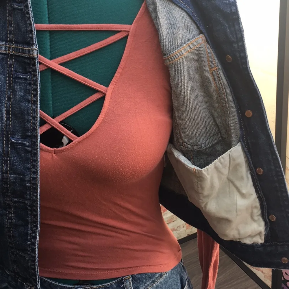 EXPRESS  Cropped Button Up Denim Jean Vest with Pockets - Image 6