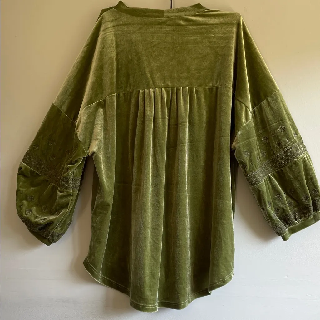 Elegant Olive Velvet Button - Image 6