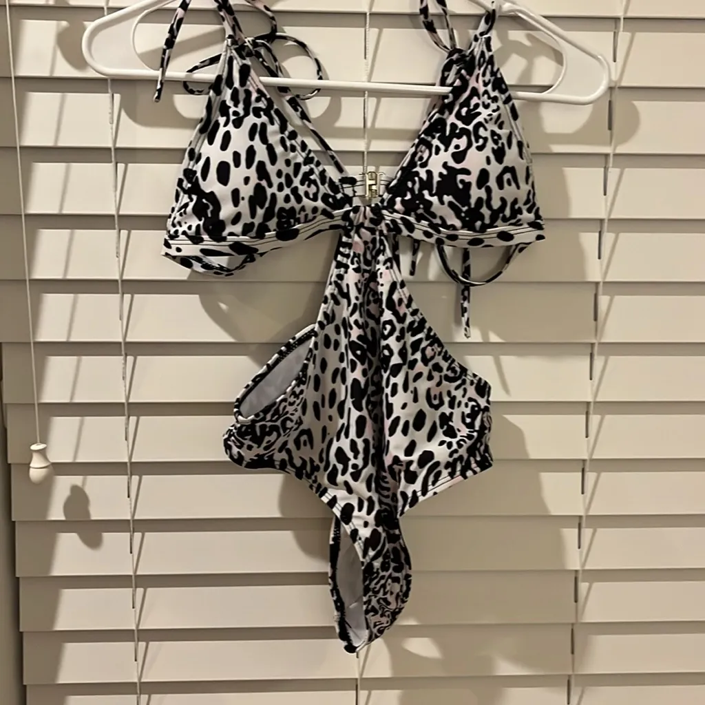 Matte Collection swimsuit size Medium. Like new - Image 2