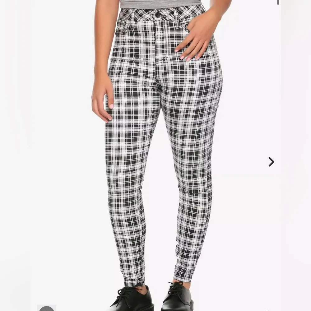 Hot Topic,Black & White Plaid Ultra Hi-Rise Jeggings, Size 3 Juniors - Image 2