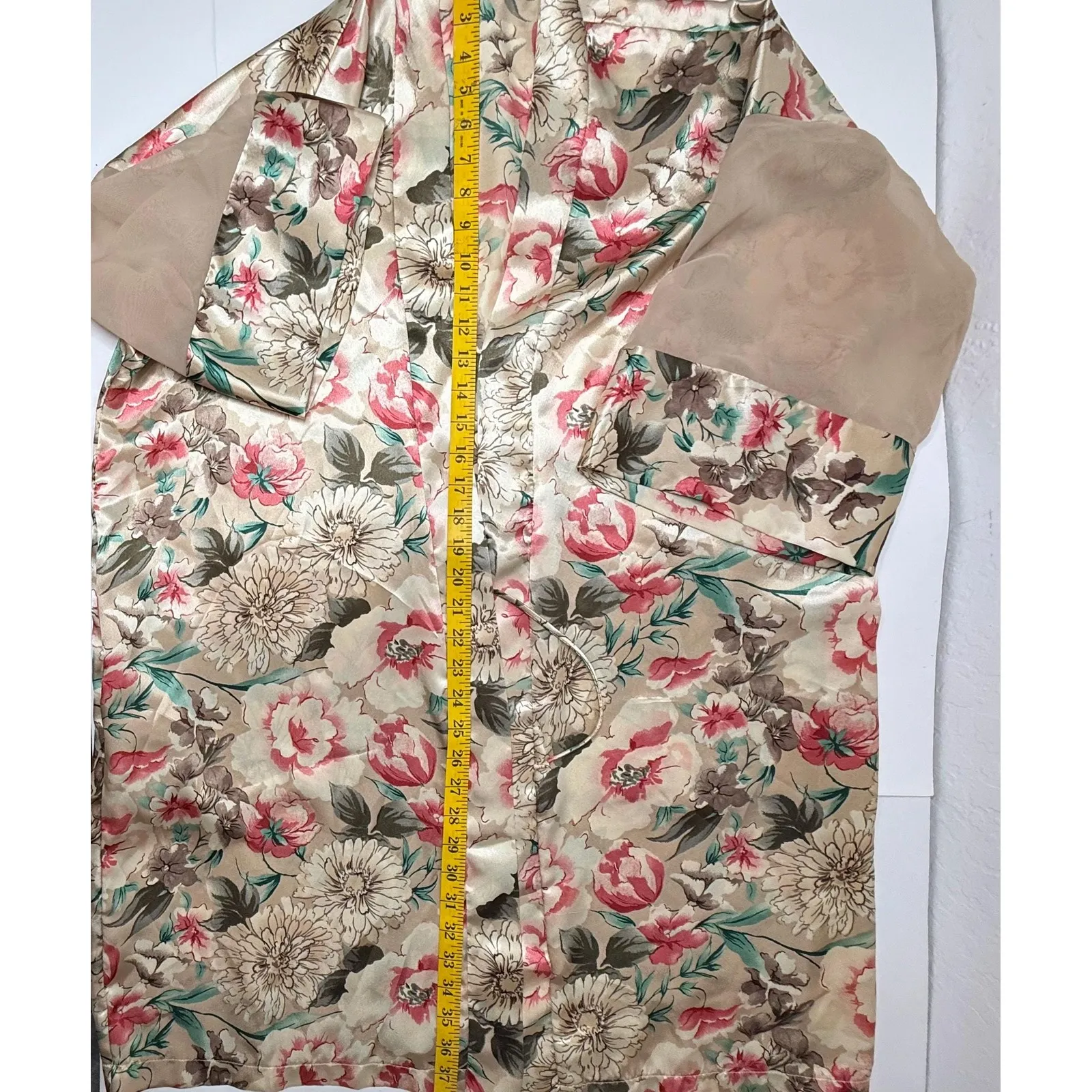 Vintage Inner Most Robe‎ Women's Size Small Silky Kimono Style Floral Glam Sheer Gold - Image 4