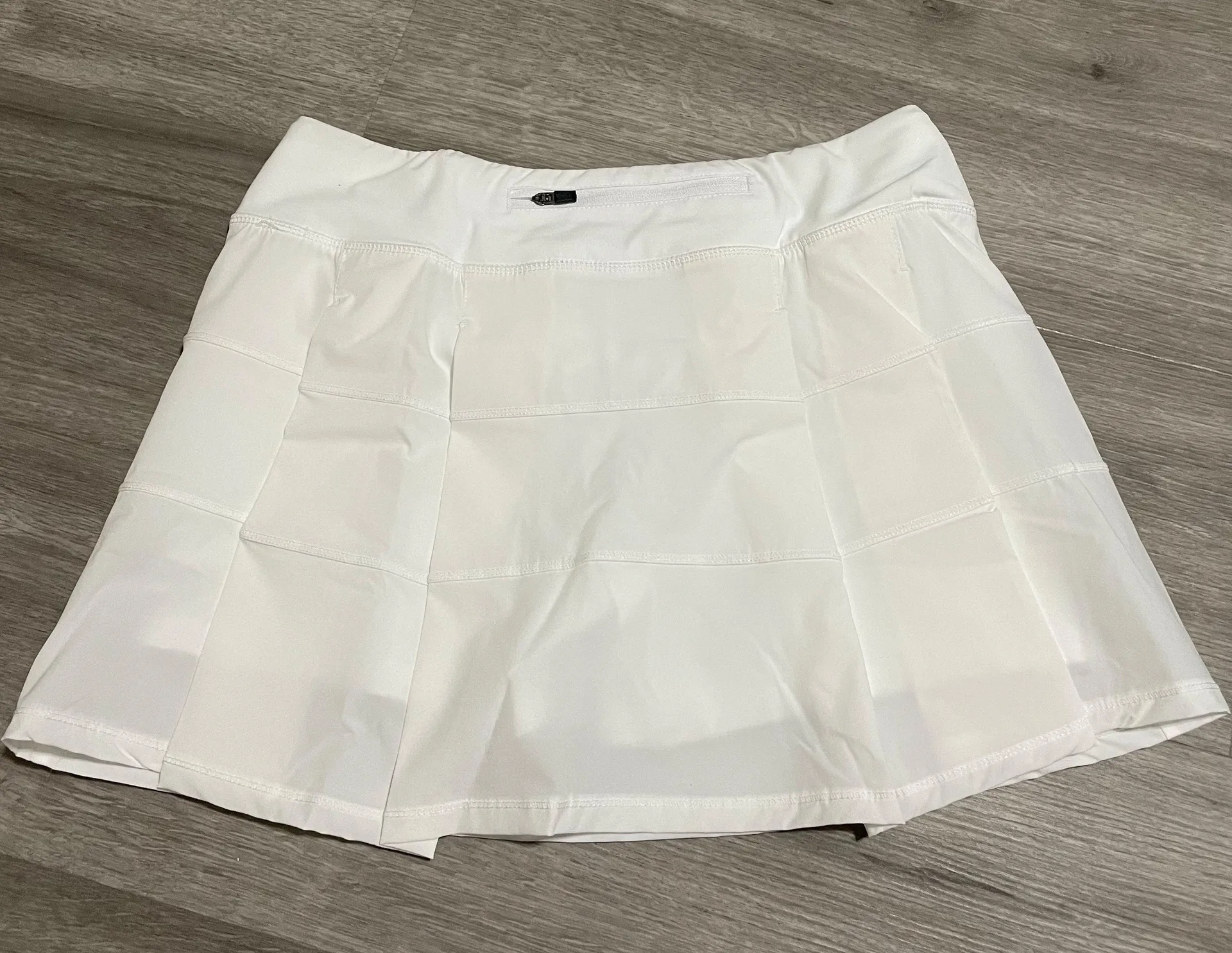 White Tennis Skirt/Skort. Size 6 - Image 3