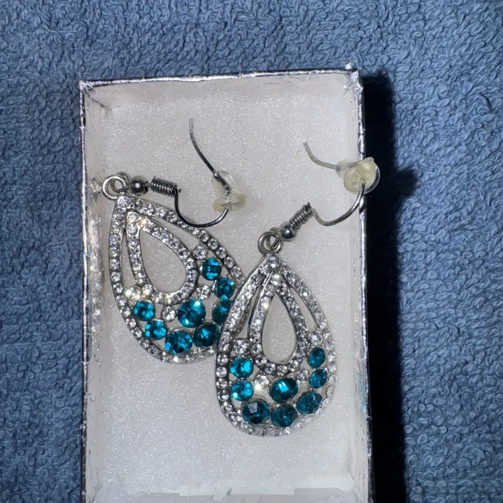 Elegant Silver and Blue Teardrop Earrings - Image 2