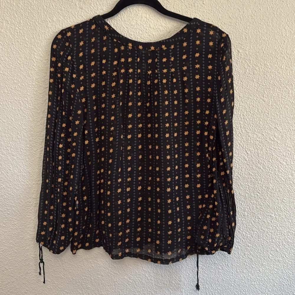Lucky Brand‎ Long Sleeve Sheer Top Size Medium - Image 3