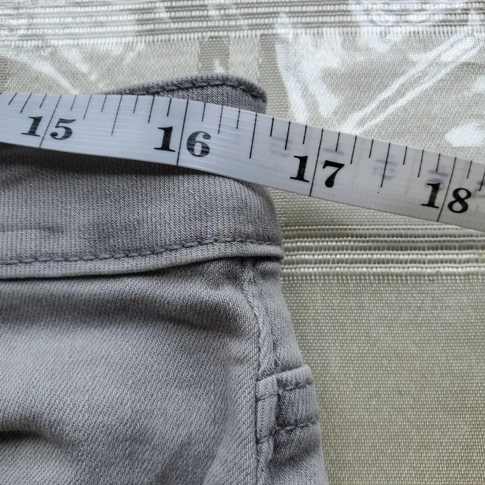 𝅺Calvin Klein Jeans size w31 light grey denim jean shorts - Image 11