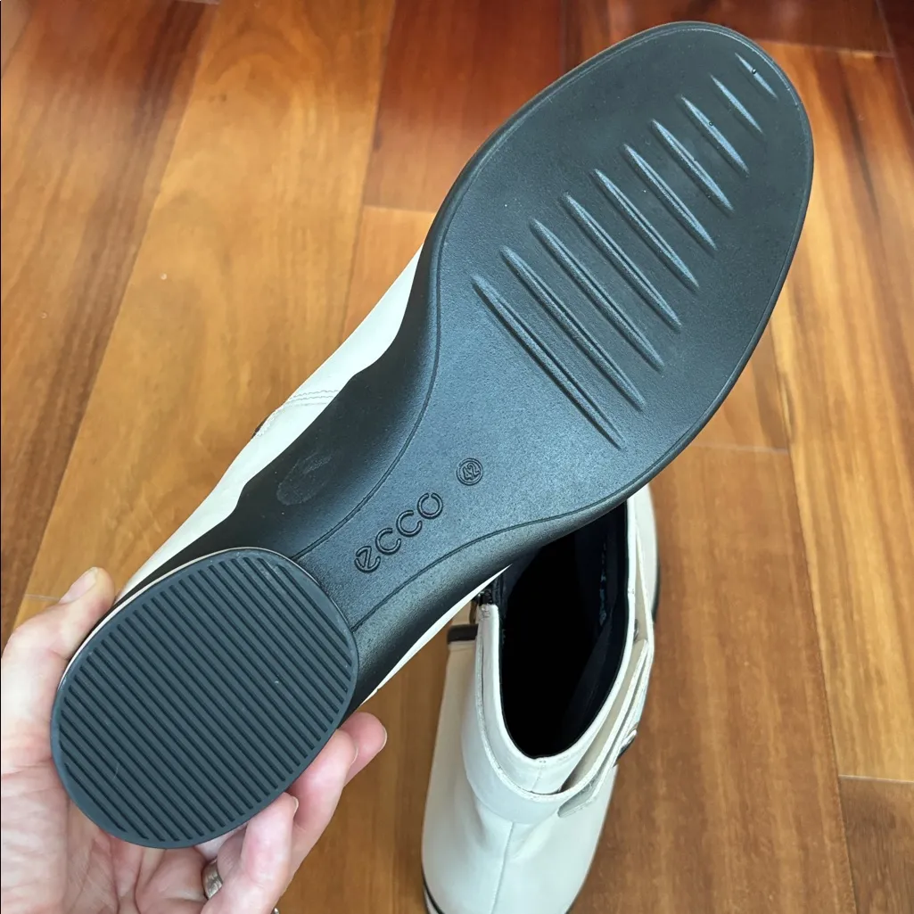 NWOT Ecco leather boots - Image 5