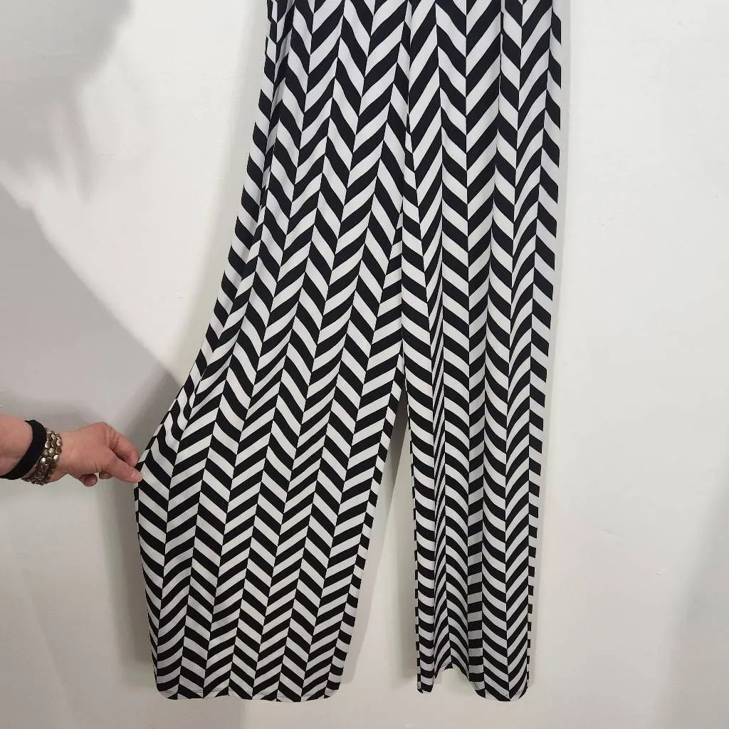 Connected Apparel Black and White Strapless Jumpsuit Size Small Chevron Jumpsuit - Image 5