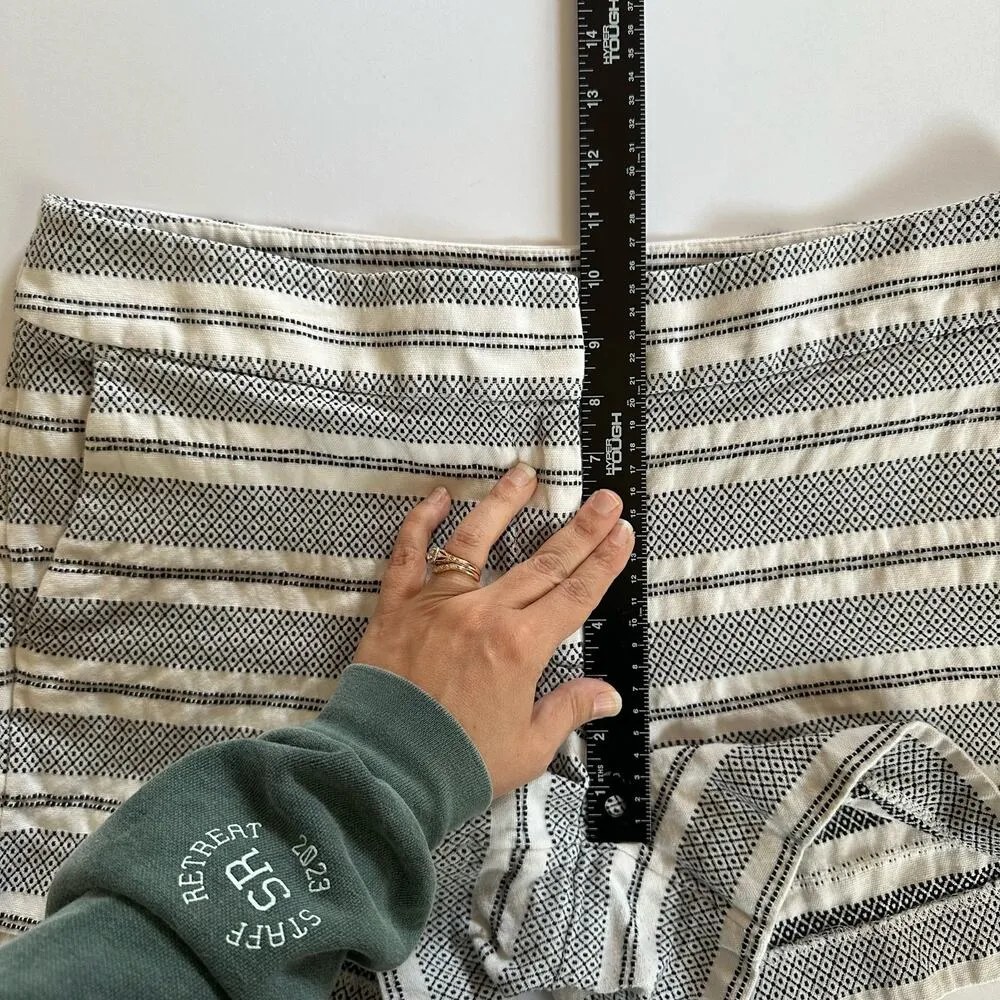 Ann Taylor LOFT The Riviera Short Women’s size 12 black and white striped tweed - Image 4