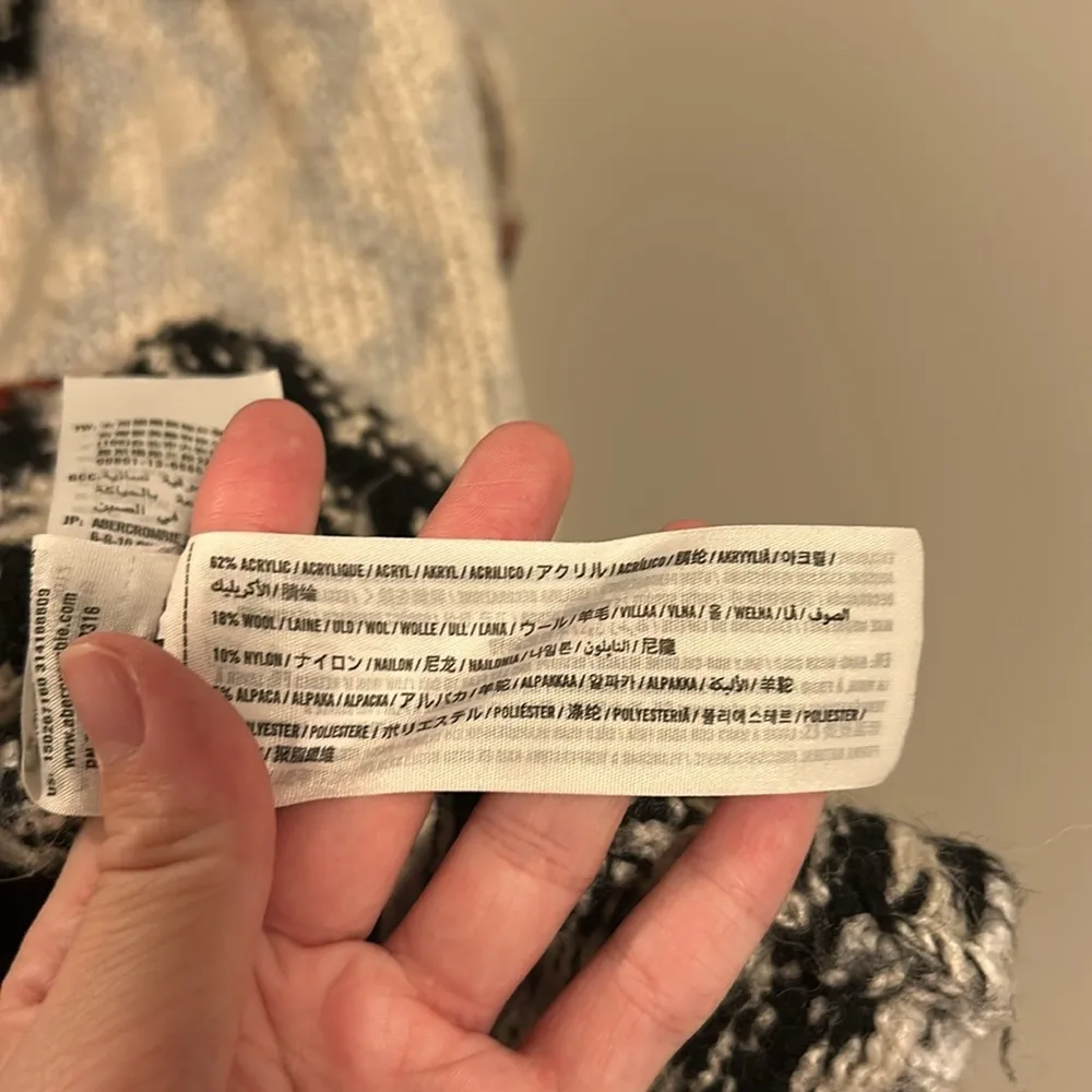 Abercrombie and Fitch 18% Wool 5% Alpaca Hooded Knitted Cardigan Jacket Sweater - Image 5