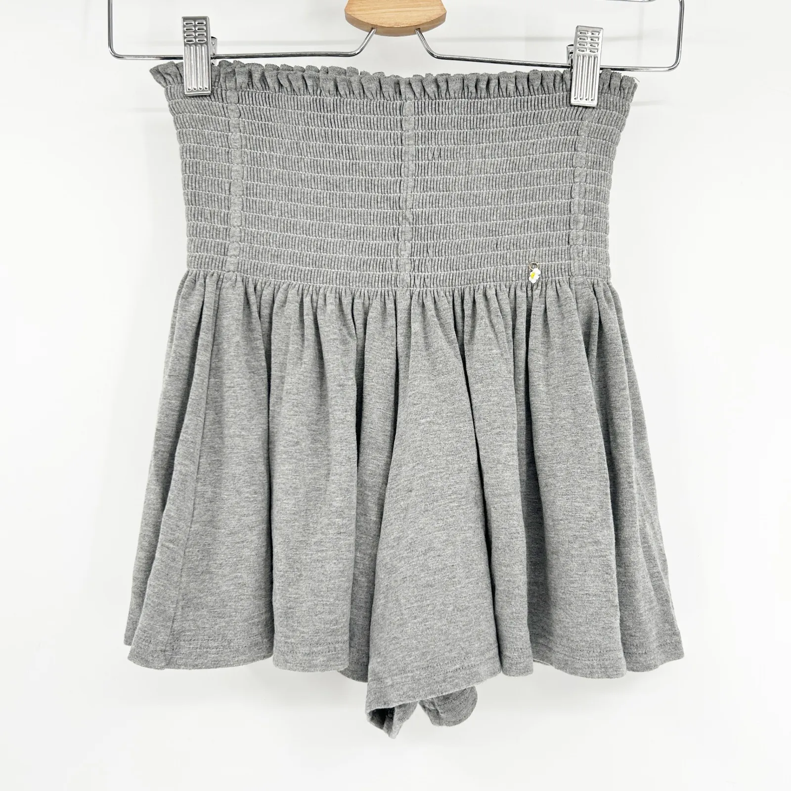 Natural Life Womens Smocked Waist Shorts Gray Ruffle Trim Daisy Charm Size XS - Image 3