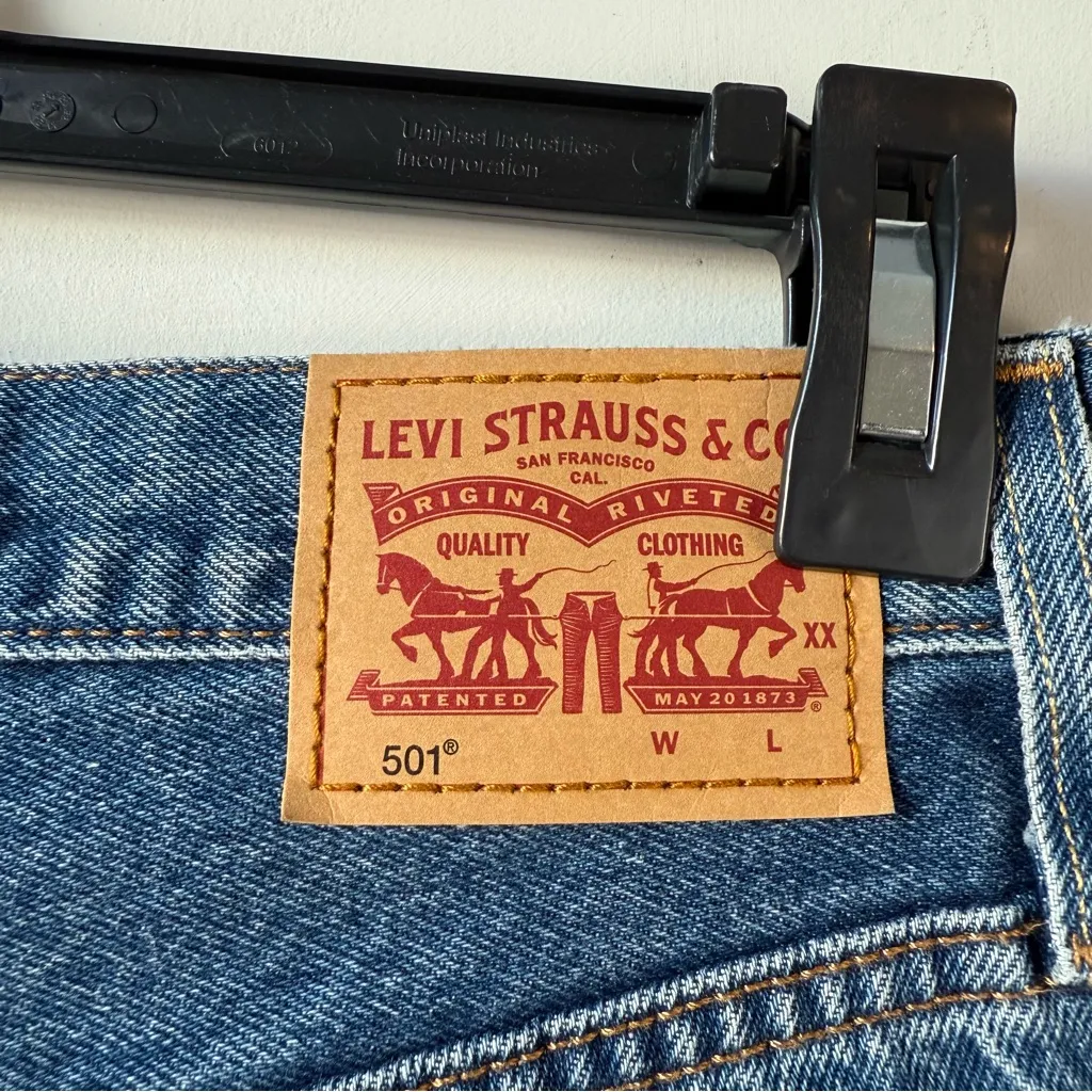 Levi’s 501 Cutoff Denim Shorts Blue 26 - Image 4