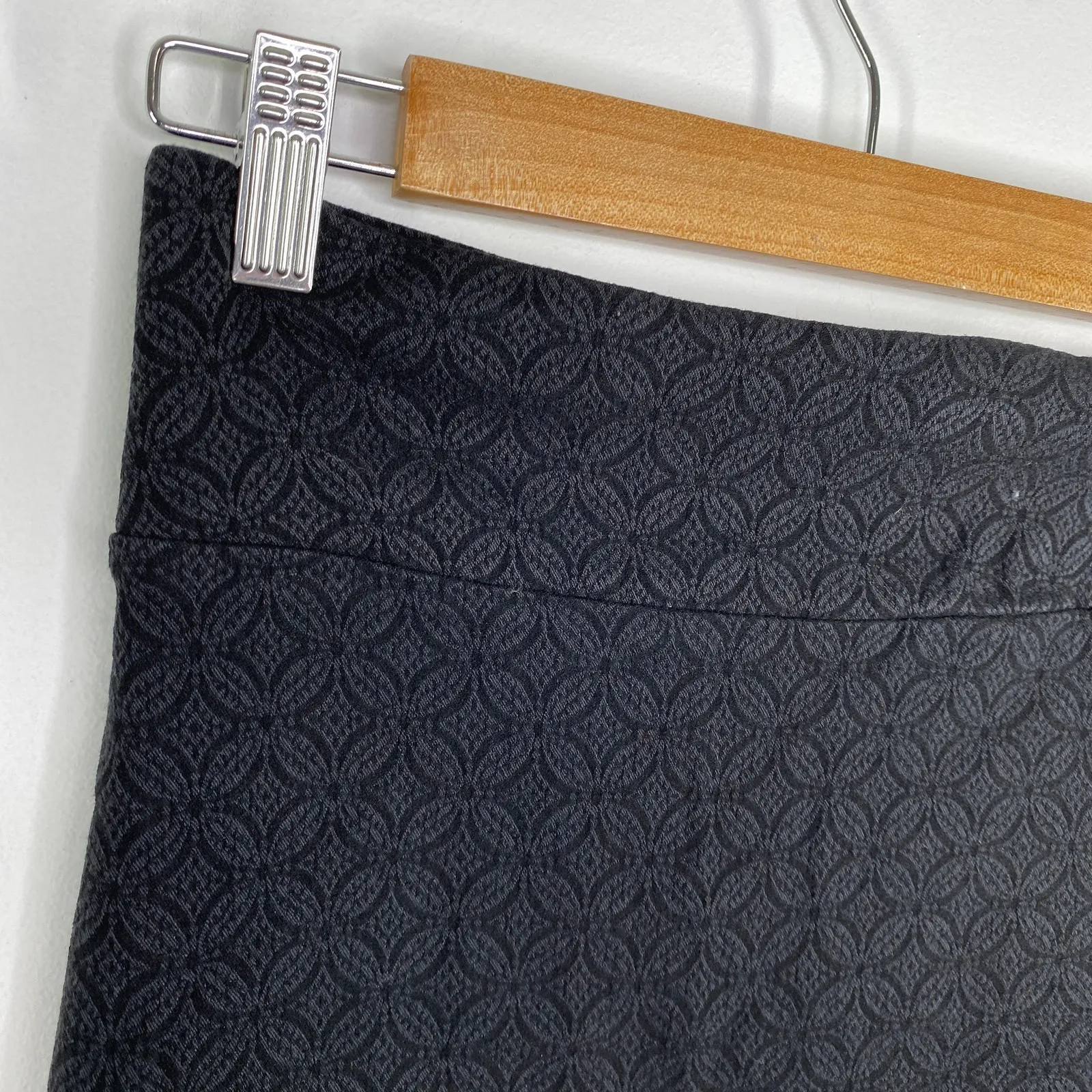 Margaret M Black Floral Slimming Stretch Pencil Skirt Women's Size Small S - Image 3