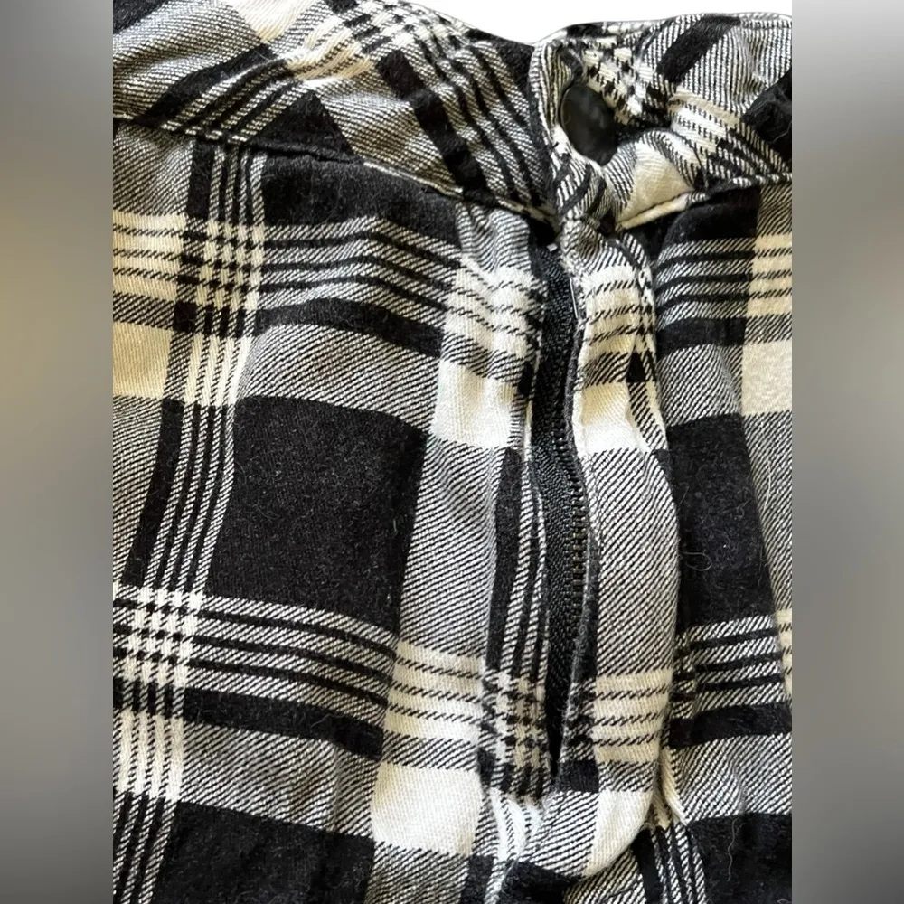 Black and white plaid cotton pants size large - Image 5