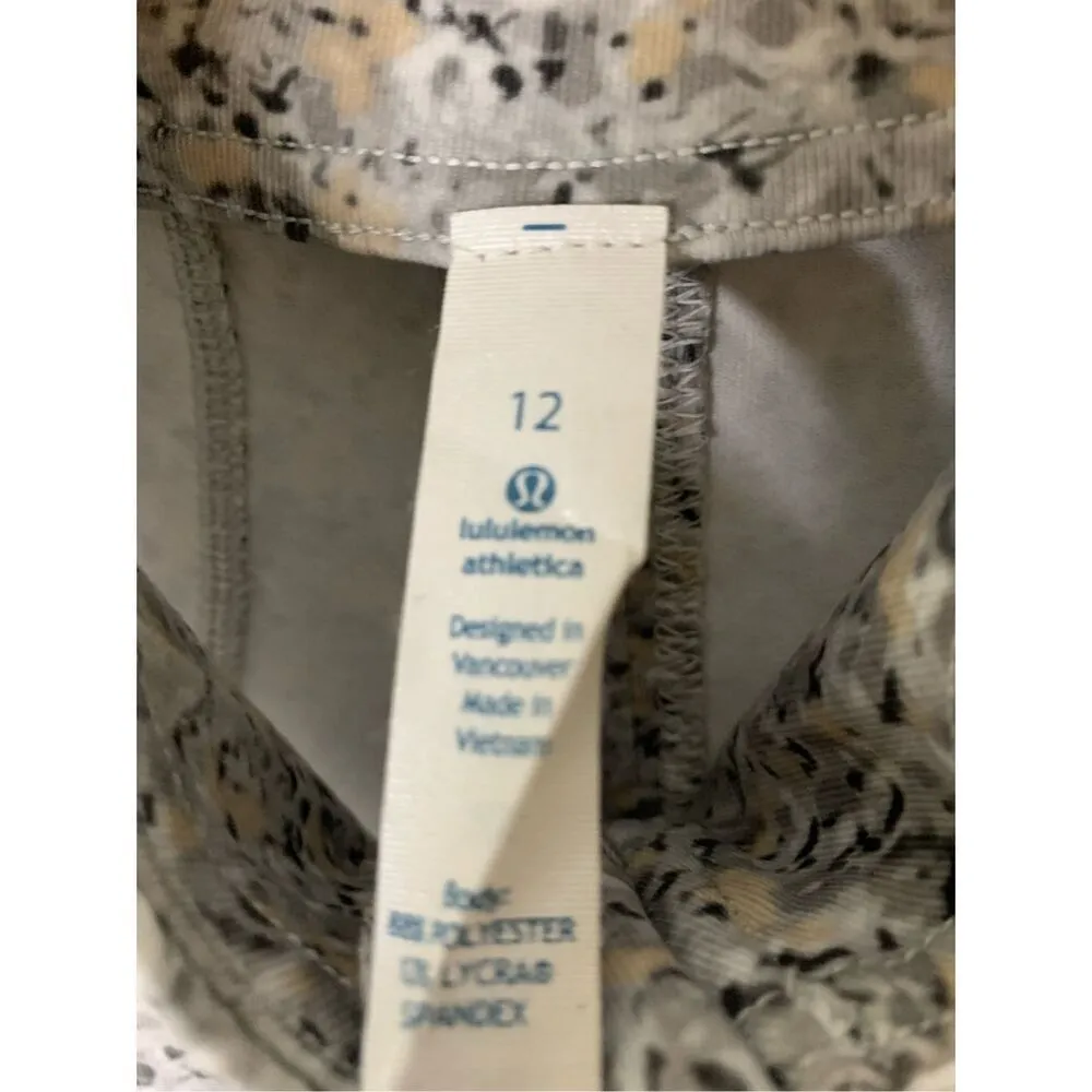 Lululemon Forme Jacket women's size 12 - Image 4