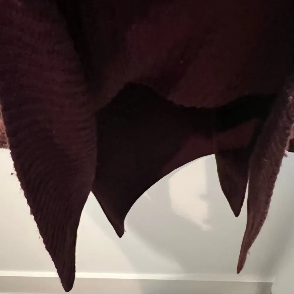 Vince V Neck Burgundy Knit Ribbed Sweater | M - Image 8