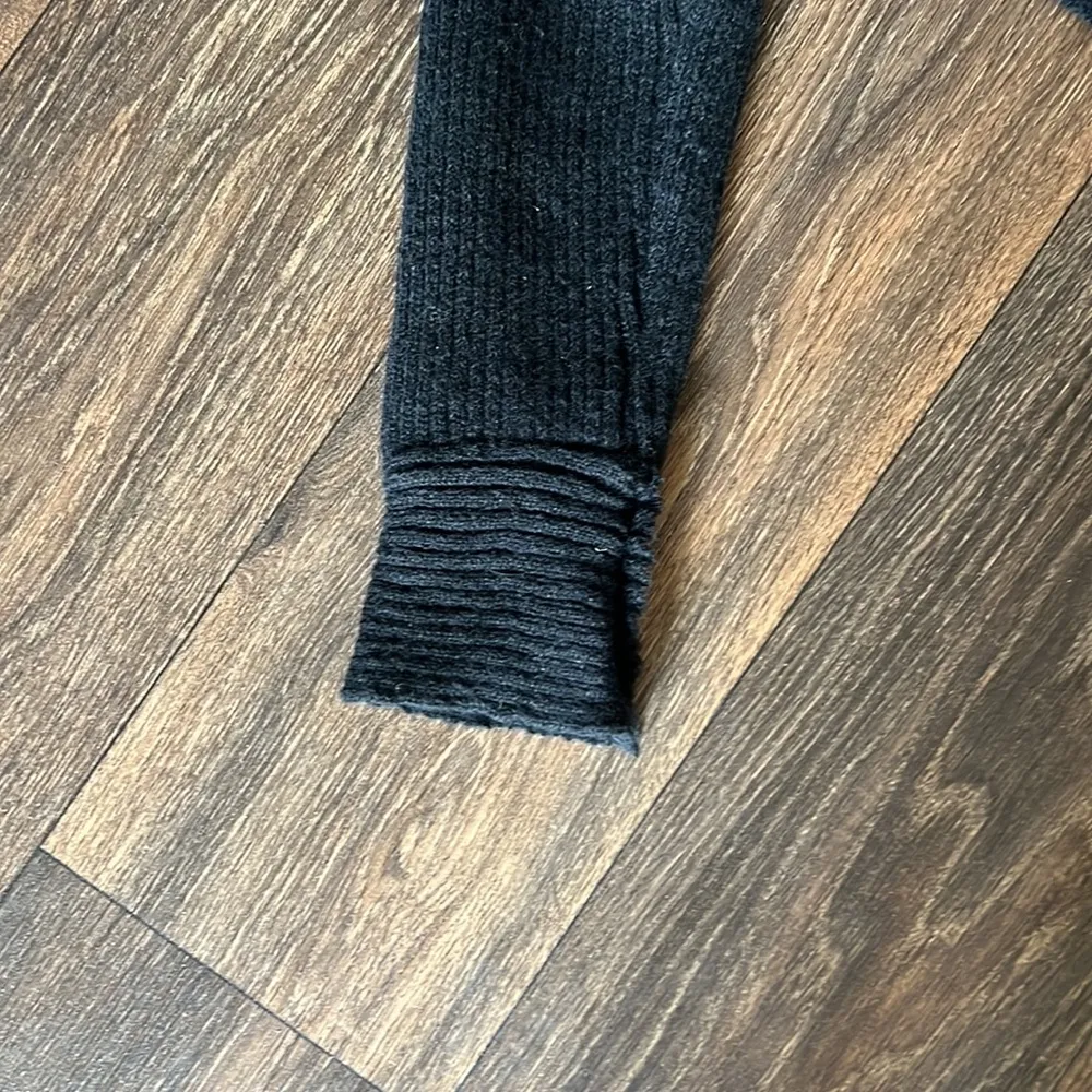 Storets Black Short Cardigan - Image 2