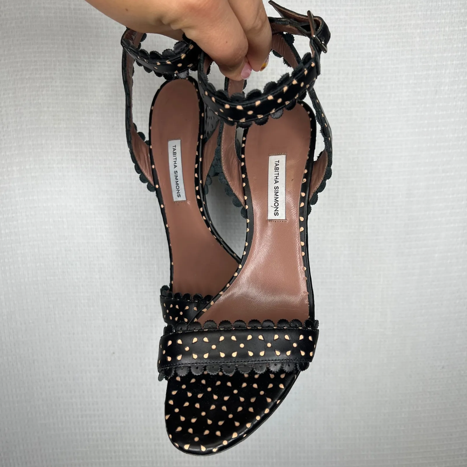 Tabitha Simmons Black Polka Dot‎ Leather Block Heel Sandals Scalloped Strap Size 9 - Image 3