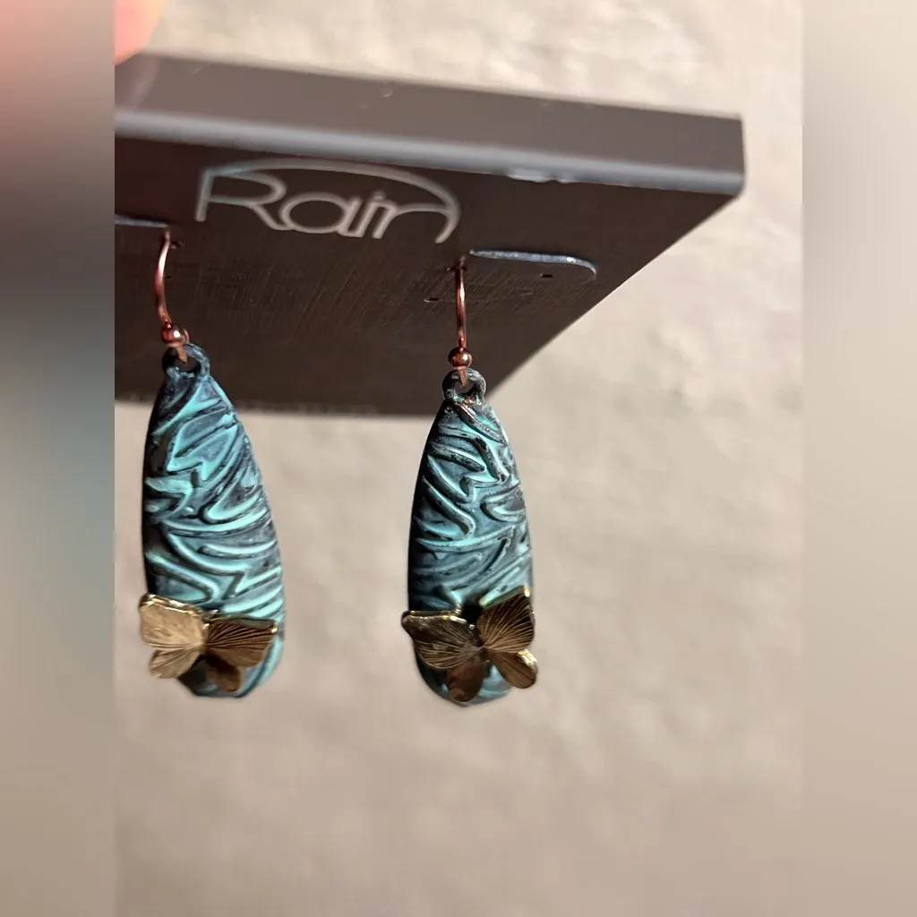 Rain Green and Gold Textured Earrings - Image 2