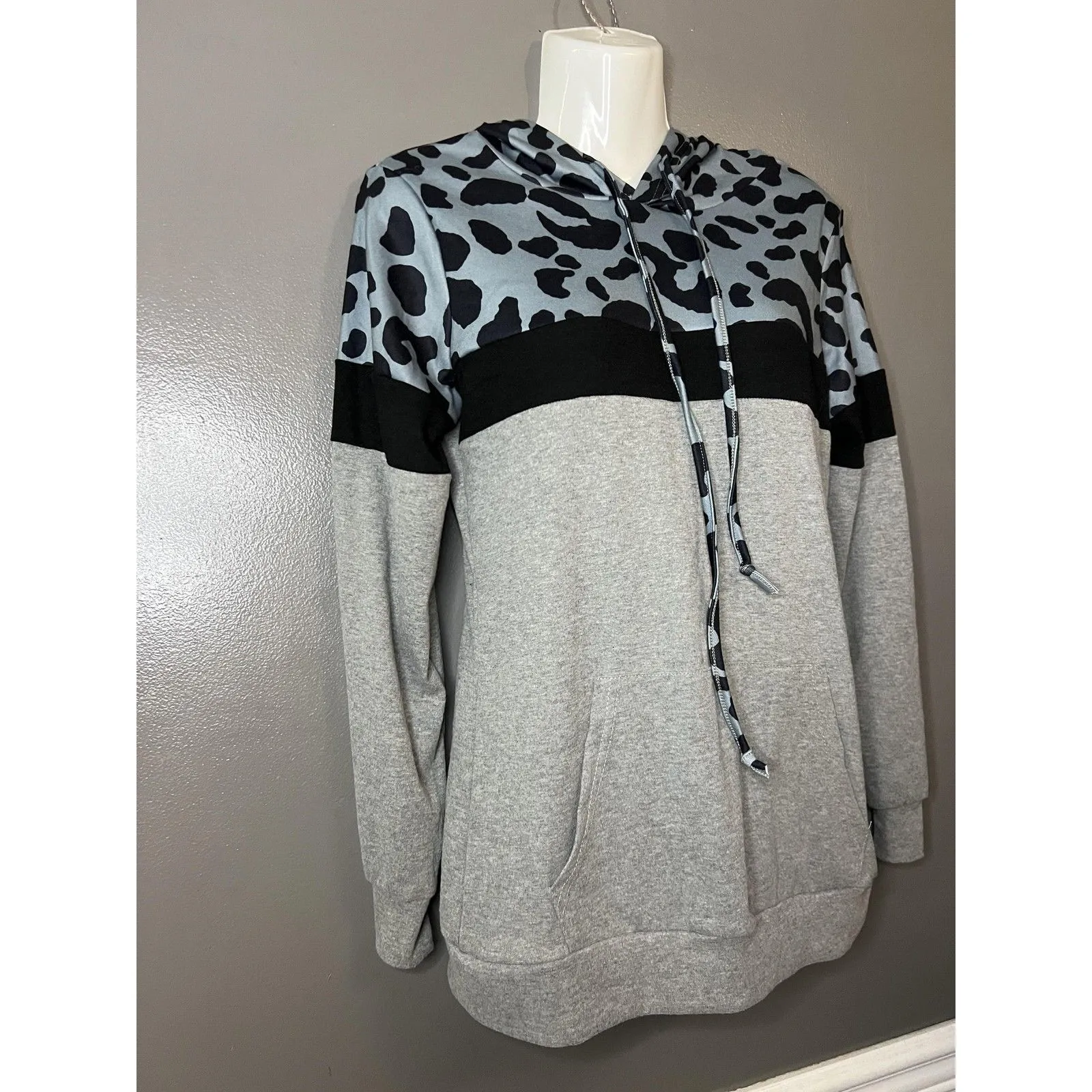 Bluetime Hoodie Womens Small Gray Leopard Colorblock Pullover Sweatshirt - Image 2