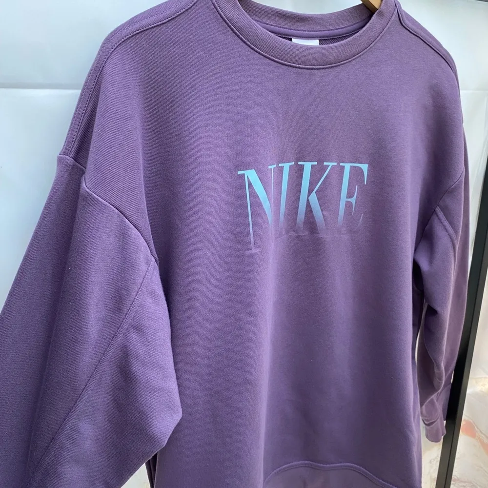 New Nike Dri-Fit Get Fit Logo Graphic Oversized Training Pullover Sweatshirt - Image 4