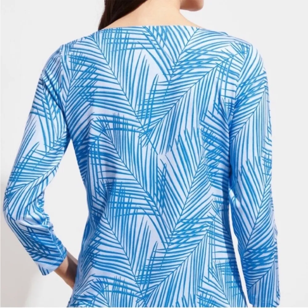 EUC Vineyard Vines Printed Sankaty Top Blue Size Large - Image 2