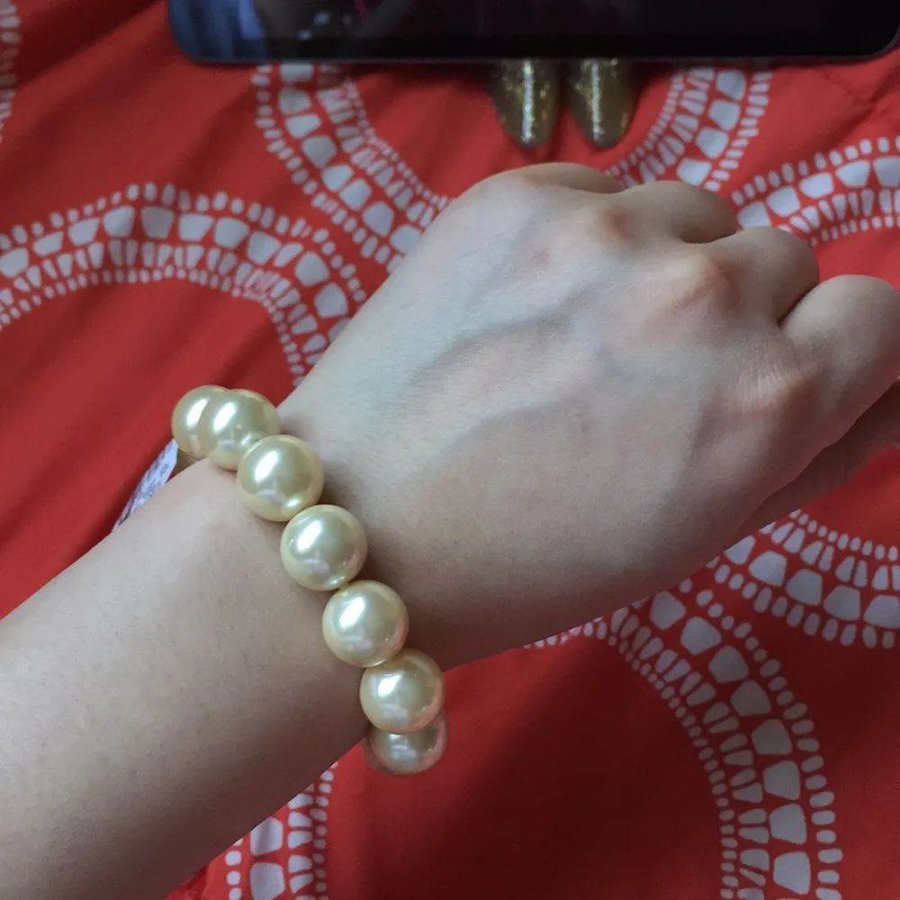 Faux pearl bracelet. One size - Image 4