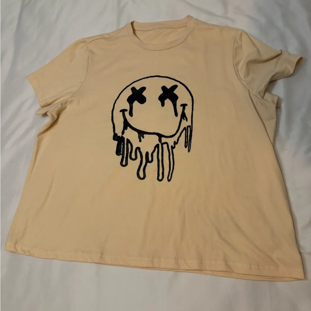 SHEIN Cream Smiley Face Short Sleeve Tee Size XXL - Image 3
