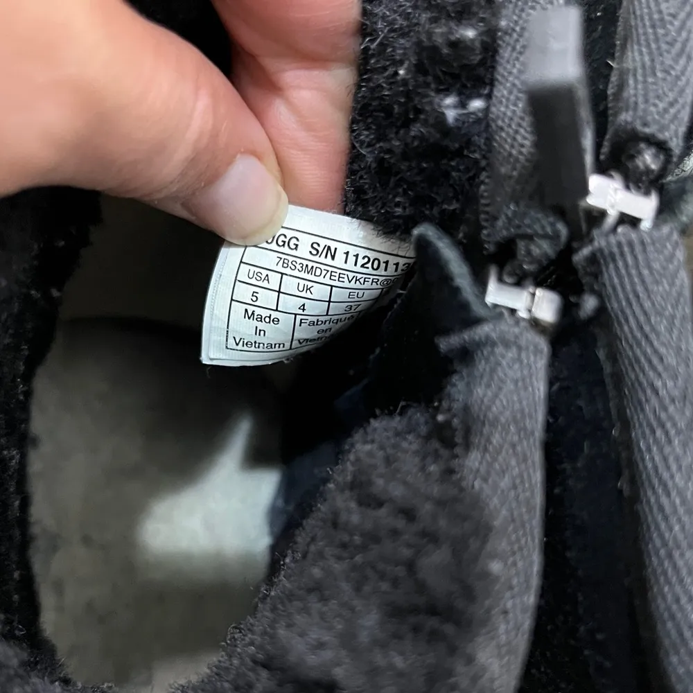 UGG CLASSIC MINI BOOT Sz 5 Black - Image 7