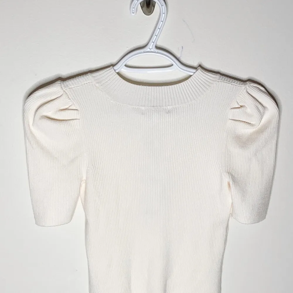 525 America puffed sleeve keyhole cream sweater sz XS - Image 5
